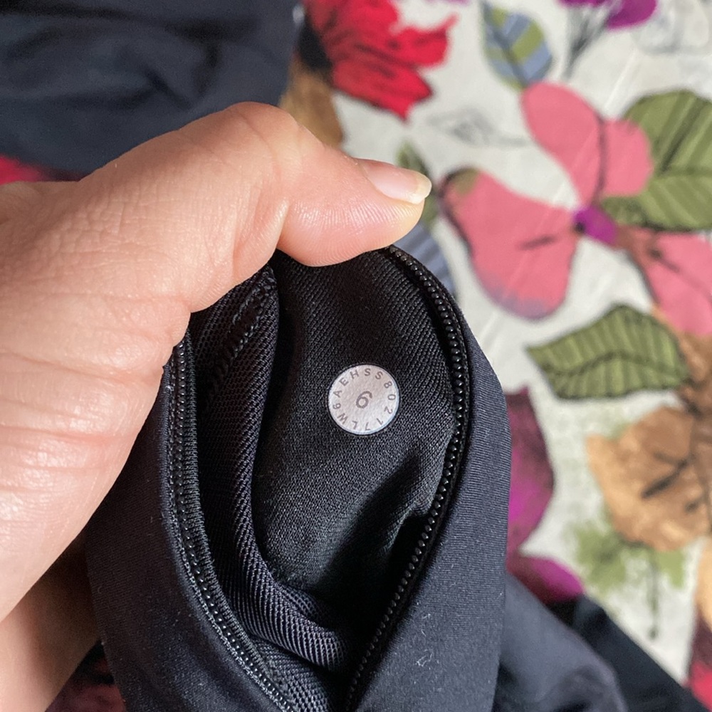 Lululemon Run The Day Crop - Picture 12 of 12